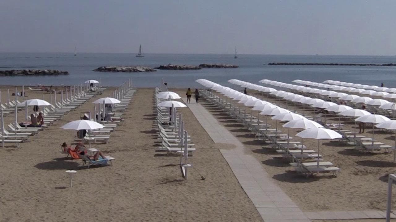 Fase 2, riaprono gli stabilimenti balneari in Emilia Romagna: "Siamo ottimisti, qui c'è tanto spazio e non cambia molto"
