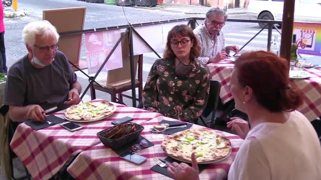Fase 2, Roma. La prima cena al ristorante dopo la quarantena: "Avevamo dimenticato la gioia di mangiare fuori"