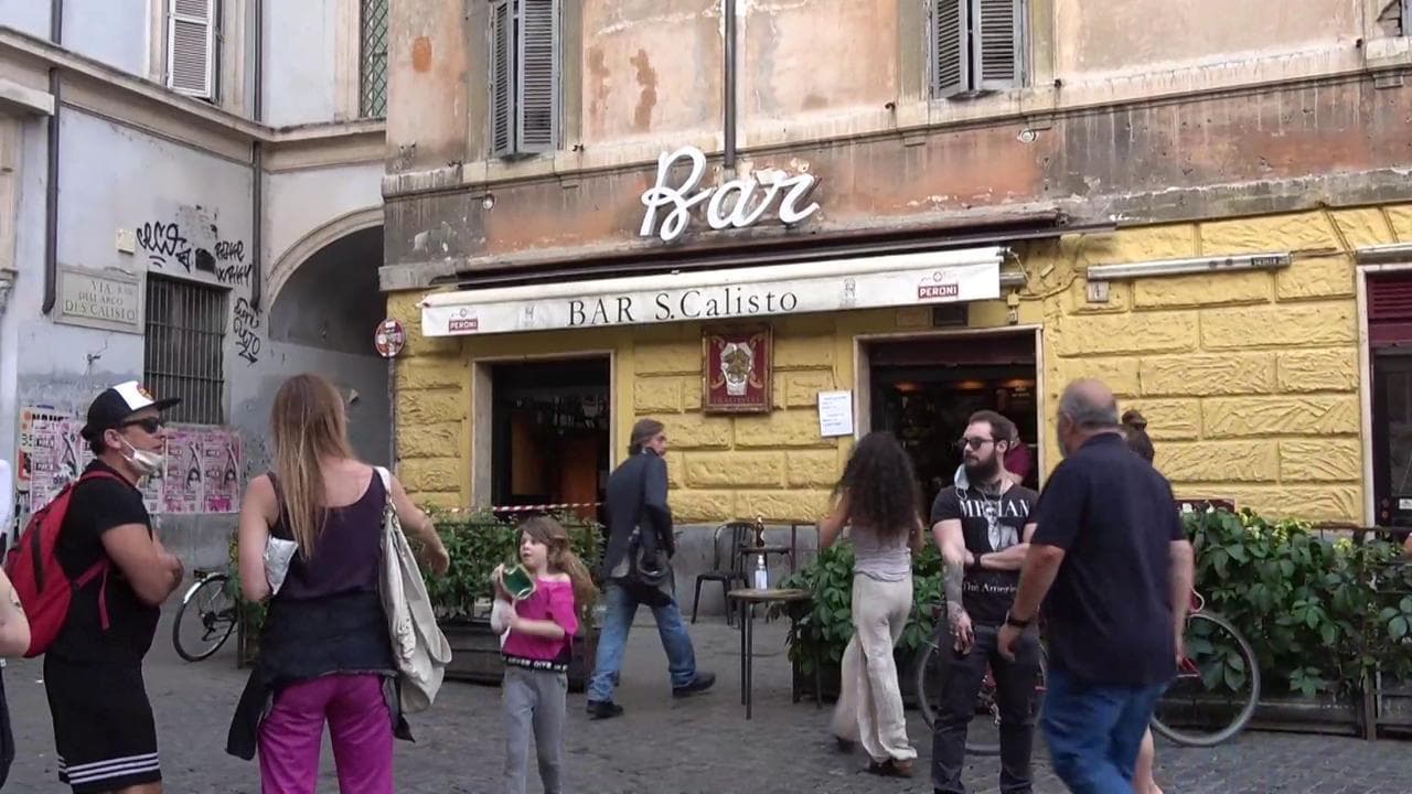 Fase 2, Roma: torna l'aperitivo a Trastevere. I clienti al bar: "Emozione indescrivibile"