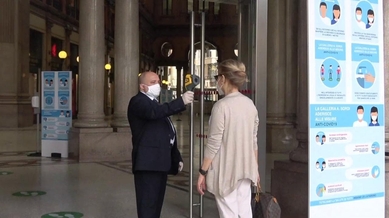 Fase 2, a Roma torna lo shopping in centro ma c'è chi non riapre: "Il Governo ci ha abbandonato"