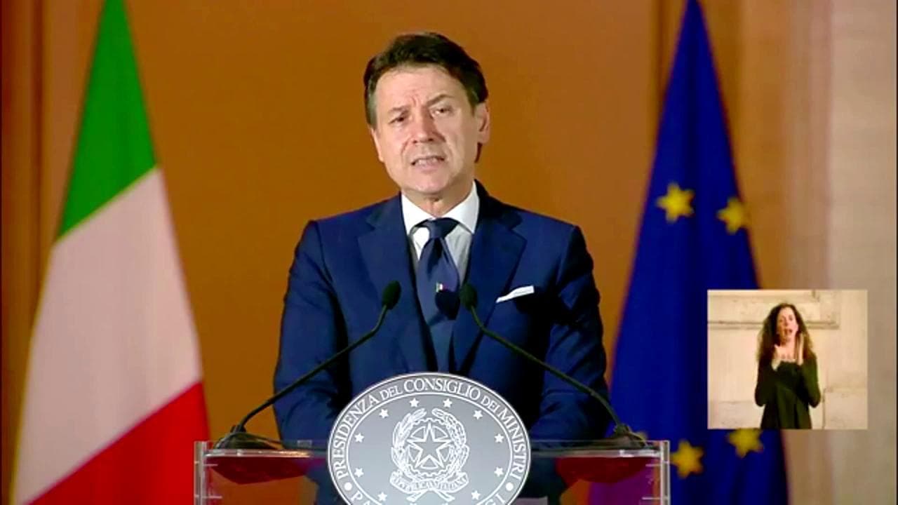 Coronavirus, Conte: "Via l'autocertificazione all'interno delle regioni". E spiega quando usare la mascherina