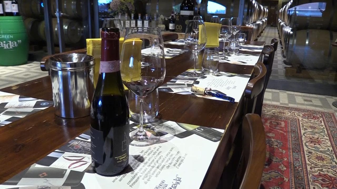 Fase 2, così rinasce il mondo del vino: mezze bottiglie per una persona e "vendemmia verde" per limitare le nuove produzioni