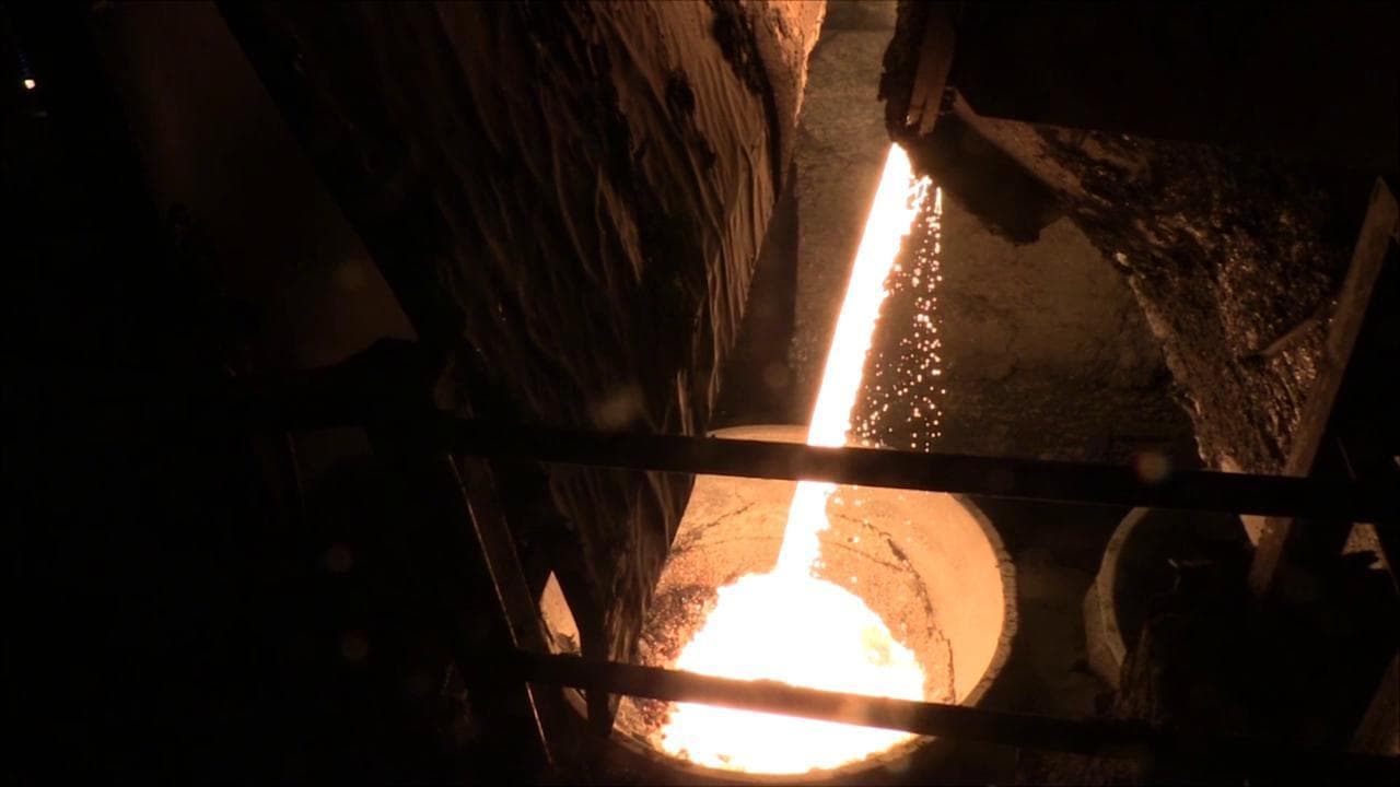 Ripartenze - Dentro l'acciaieria di Terni che è tornata a produrre: operai al lavoro tra termoscan e plexiglass
