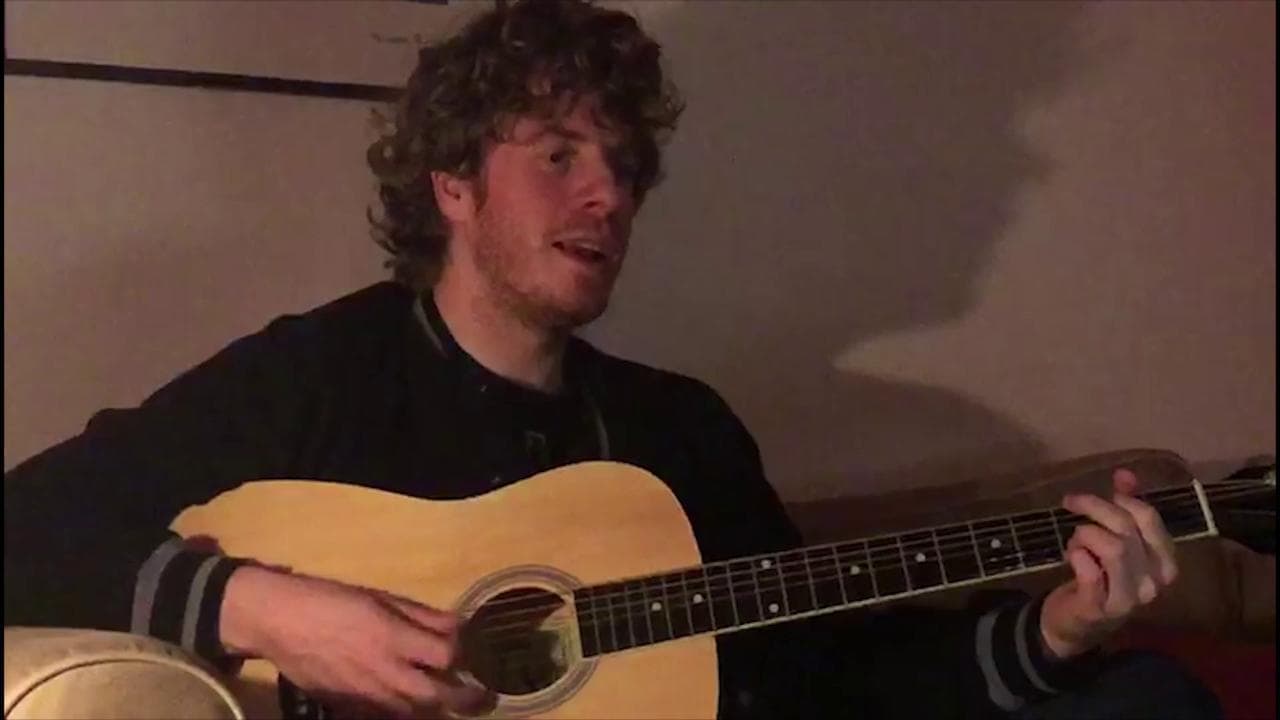 #25aprile2020: la Liberazione inedita di Lodo Guenzi, chitarra e voce