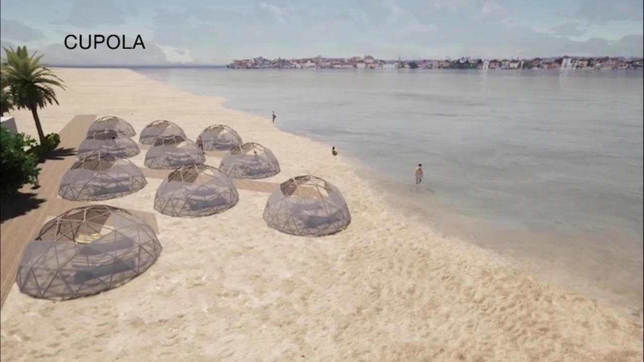 Coronavirus, al mare nella cupola in bamboo: c'è spazio anche per la doccia