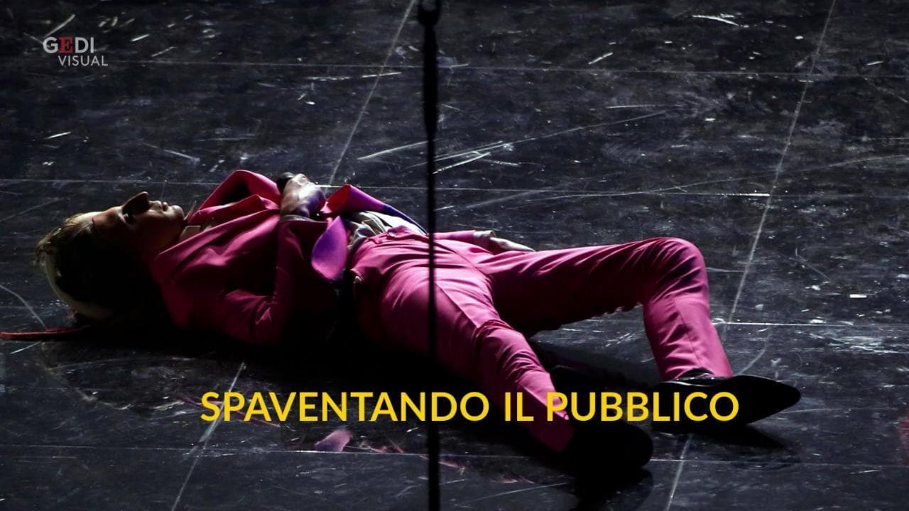 Sanremo 2020, Ghali 'cade' dalle scale dell'Ariston: la gag spaventa il pubblico