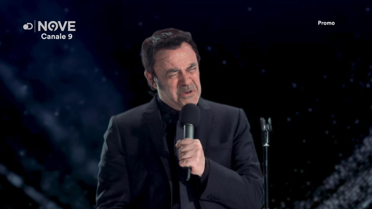 Sanremo 2020, Crozza è Tiziano Ferro ma canta "con troppo cuore"