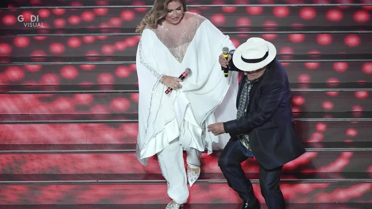 Sanremo 2020, Al Bano rischia di cadere sulla scalinata dell'Ariston