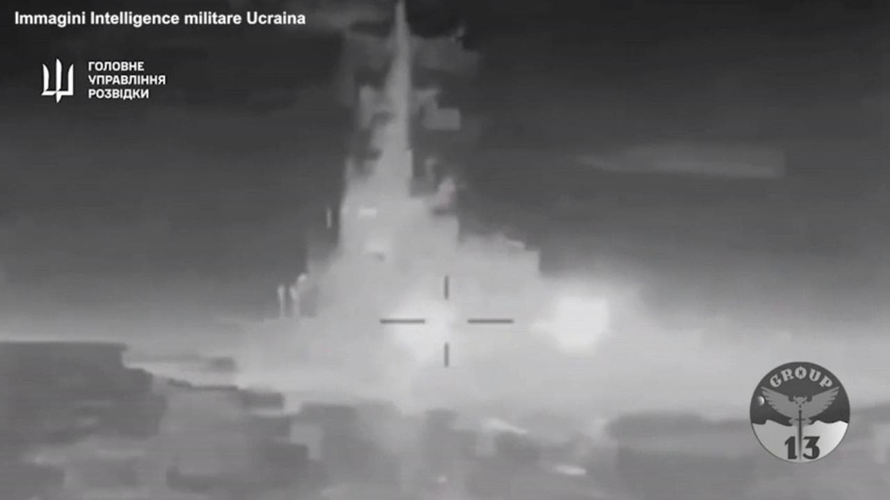 Crimea, drone ucraino distrugge nave russa nel lago Donuzlav: il momento dell'esplosione