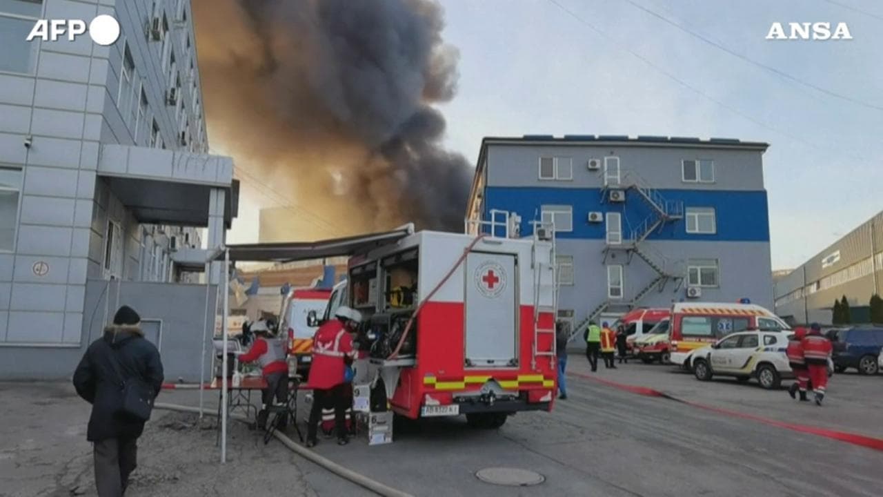 Raid russi sull'Ucraina, colpite Kiev, Odessa e altre città. Allerta aerea in tutto il paese