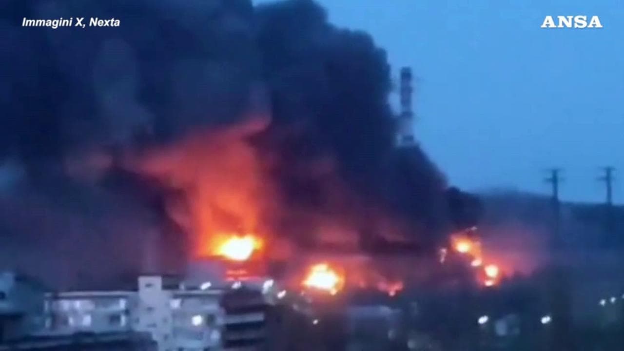 Ucraina, raid russo nel distretto di Kiev: distrutta la centrale elettrica di Trypilska