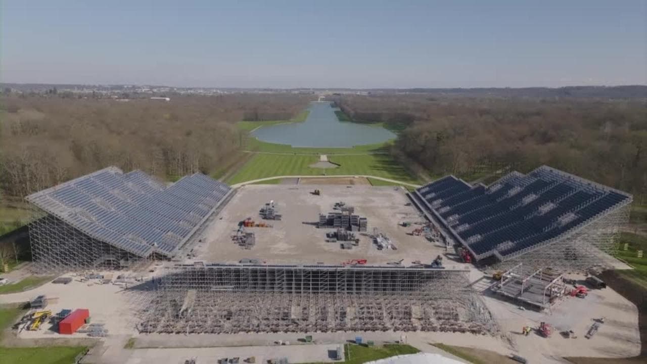 Gli incredibili lavori nel parco della reggia di Versailles in vista delle Olimpiadi di Parigi