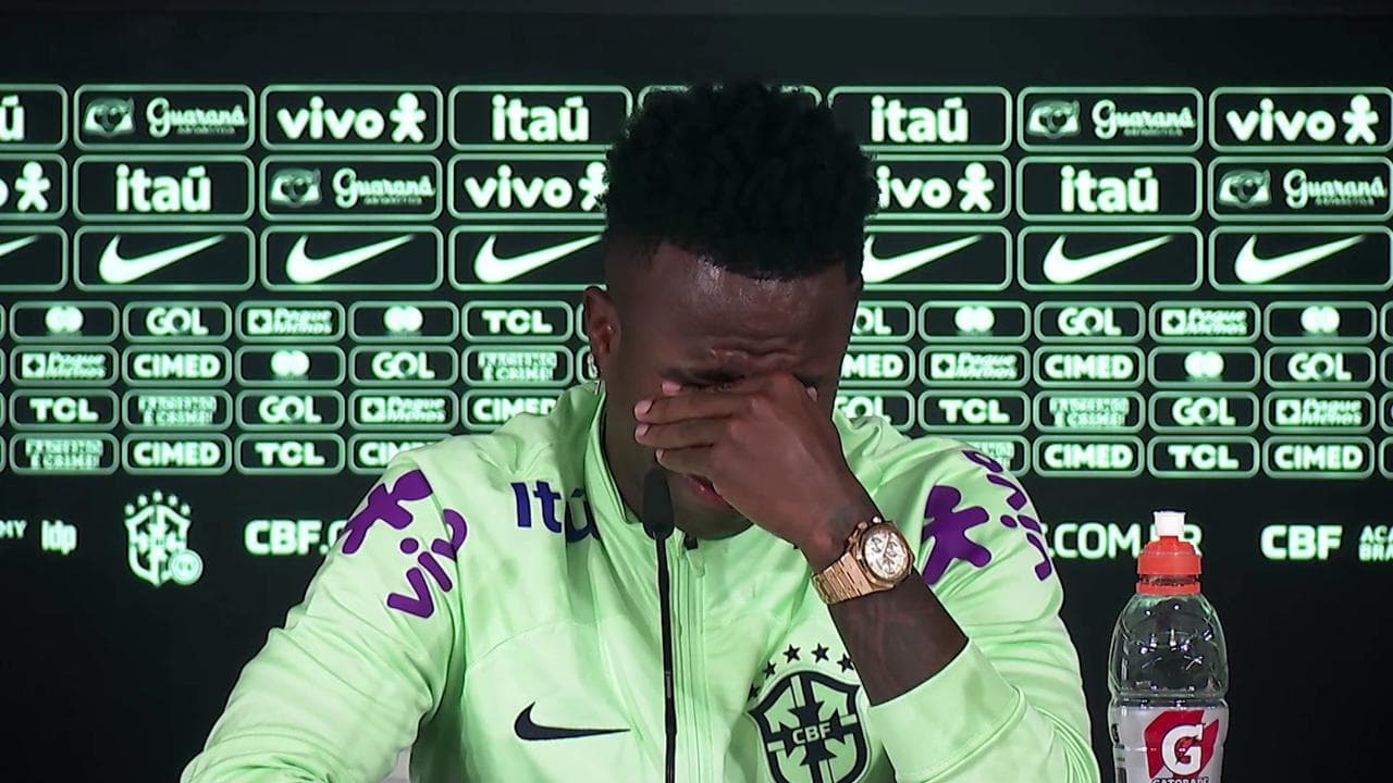 Razzismo, Vinicius scoppia a piangere in conferenza stampa: "Vorrei poter pensare solo al calcio"