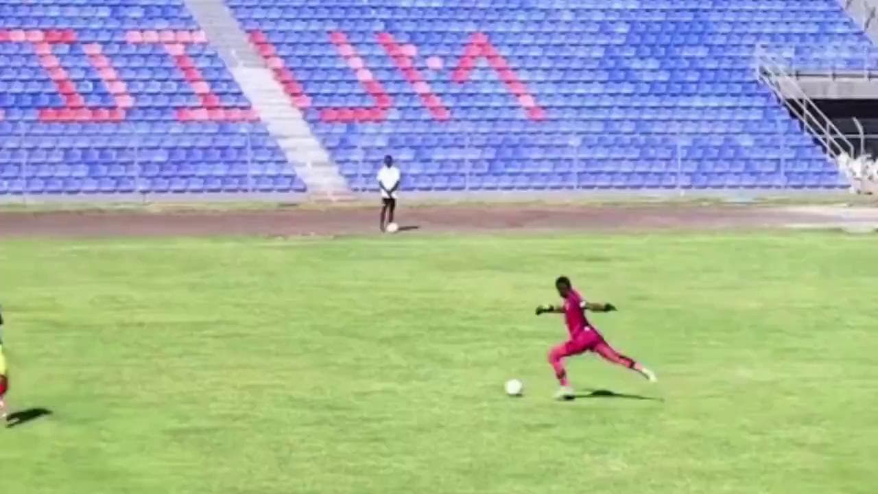 Il portiere del Lesotho segna con un tiro da 70 metri nella partita contro l'Etiopia