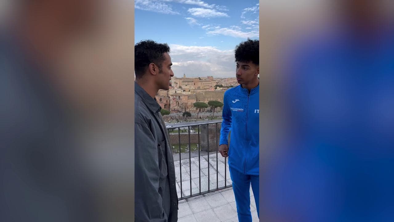 Andrew Howe e Mattia Furlani, l'incontro tra i due atleti davanti al Foro Romano