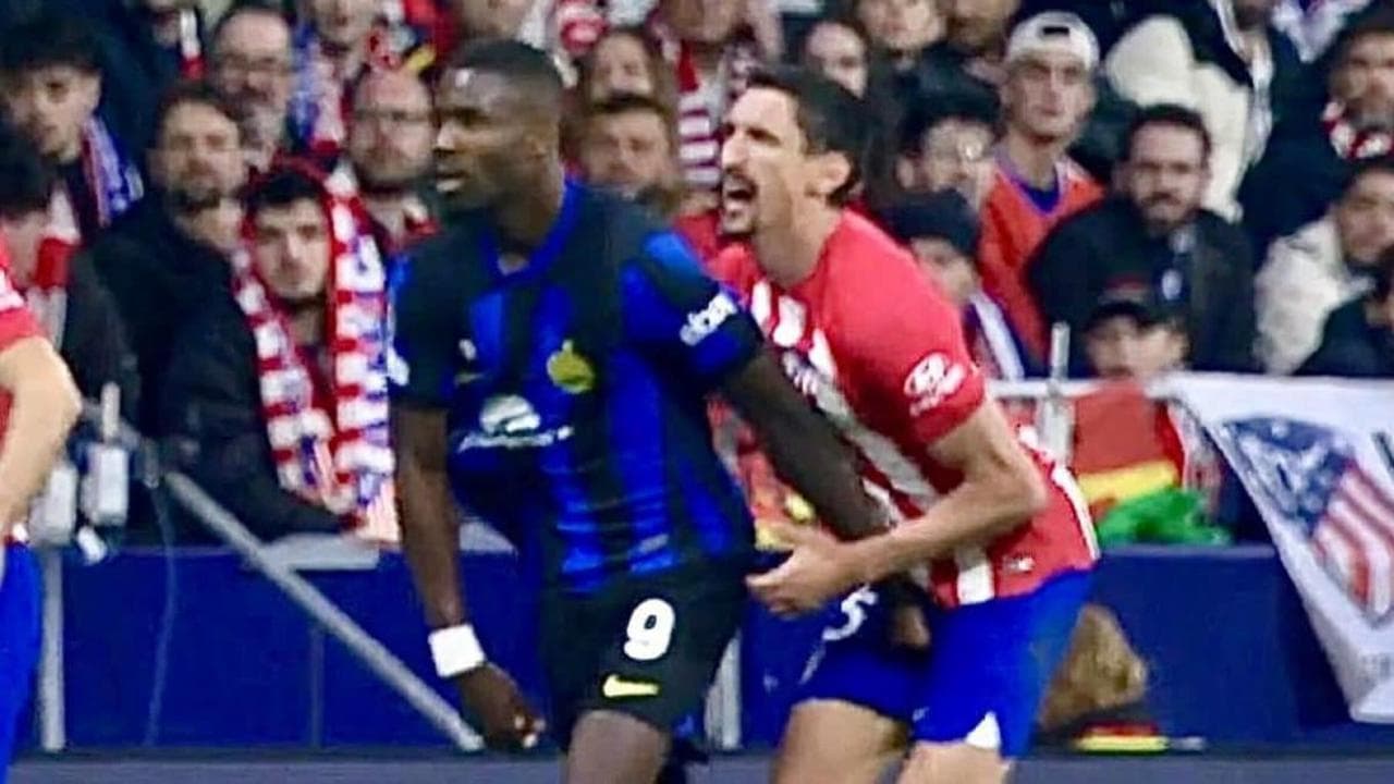 Thuram strizza in campo le parti intime di Savic. Poi i due si chiariscono e ci ridono su