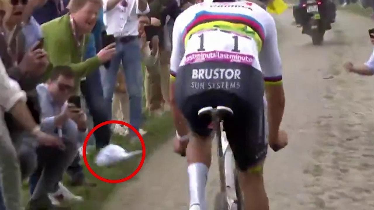 Parigi-Roubaix, il cappellino lanciato tra le ruote di Van der Poel per cercare di farlo cadere