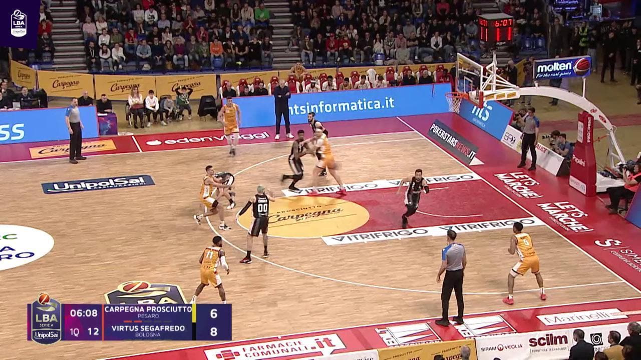 Basket, Serie A: gli highlights di Carpegna Prosciutto Pesaro - Virtus Segafredo