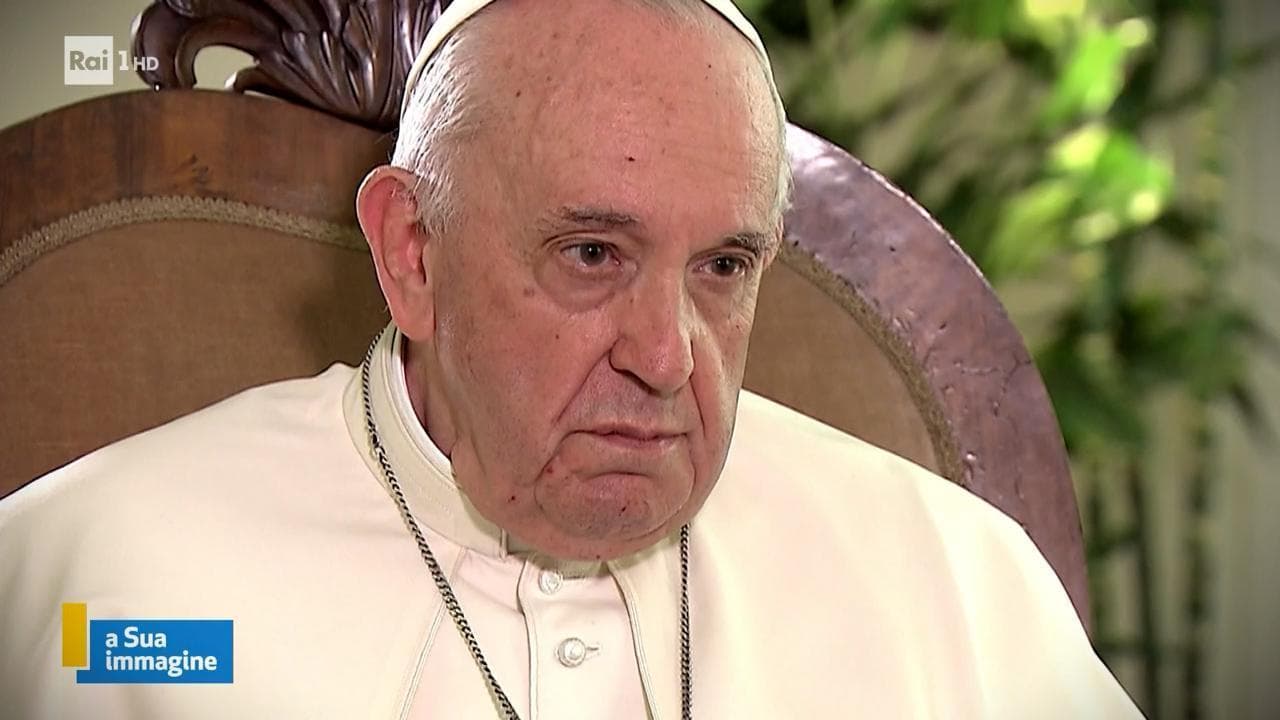 Rai, il Papa resta in silenzio per un minuto e non risponde all'intervistatrice. Ecco perché