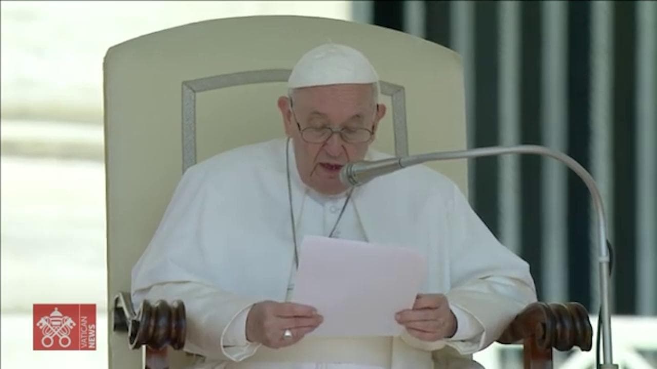 Vaticano, Papa Francesco contro la 'cultura dello scarto': "Avvelena il mondo in cui viviamo"