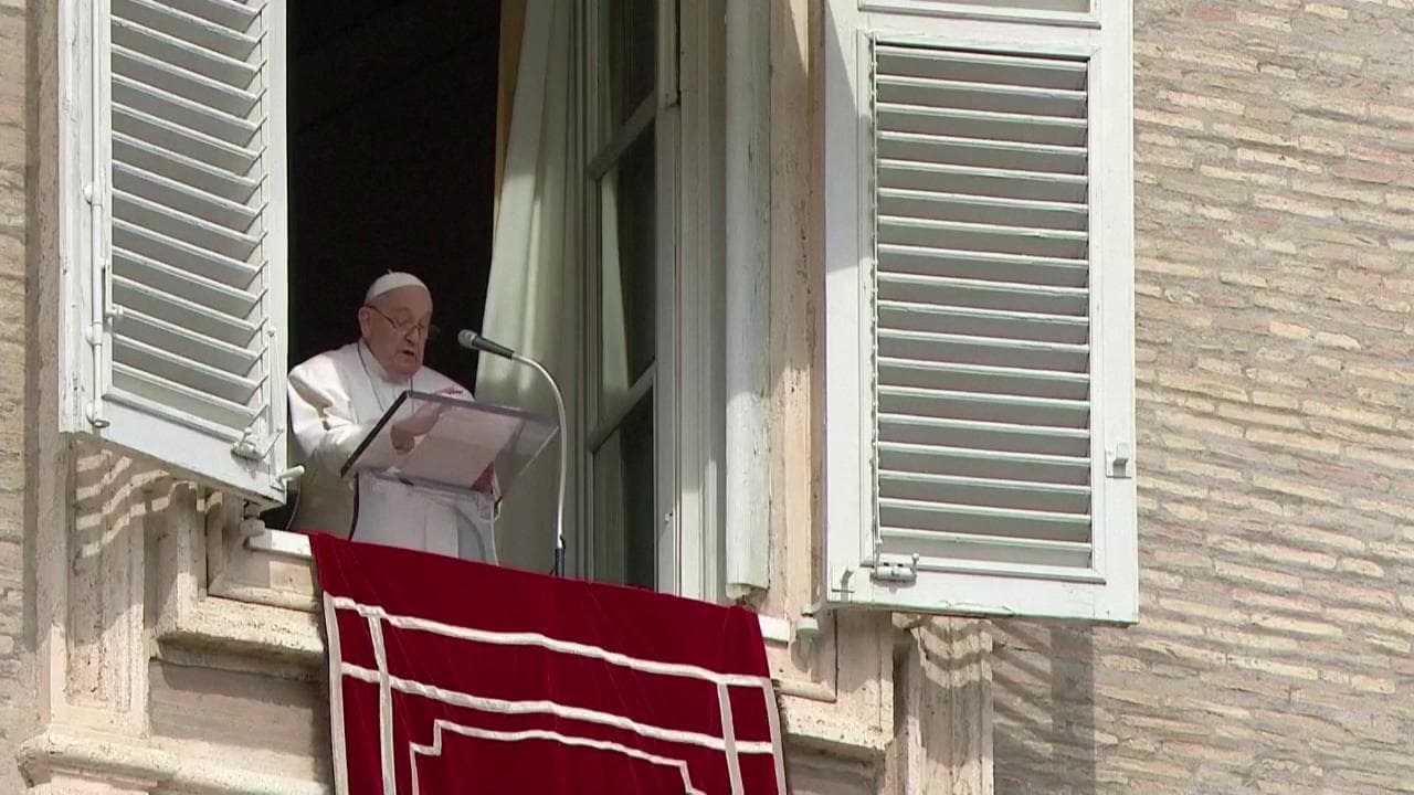 Papa Francesco chiede il cessate il fuoco a Gaza: "Basta per favore, diciamo tutti basta"