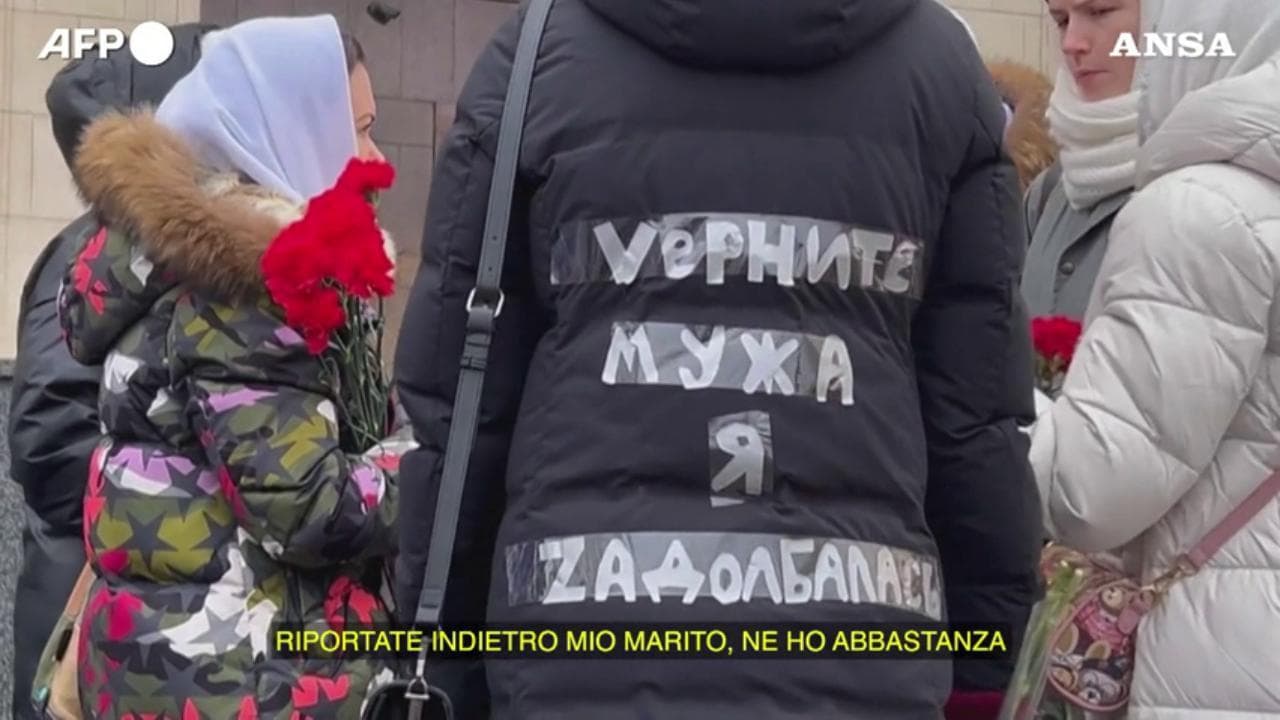 Russia, la protesta delle famiglie dei soldati: "Riportate a casa i nostri mariti"