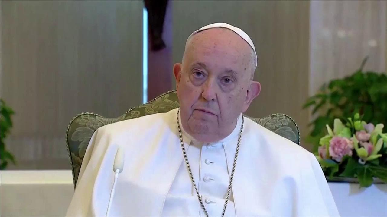 Papa Francesco si collega in video per l'Angelus: "Non mi affaccio perché ho infiammazione ai polmoni"
