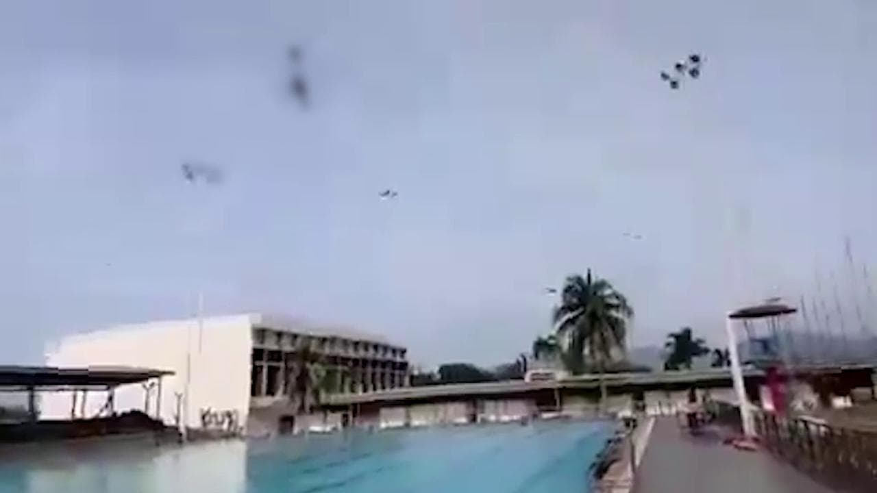 Scontro tra elicotteri in Malesia, incidente durante l'esercitazione militare: le immagini