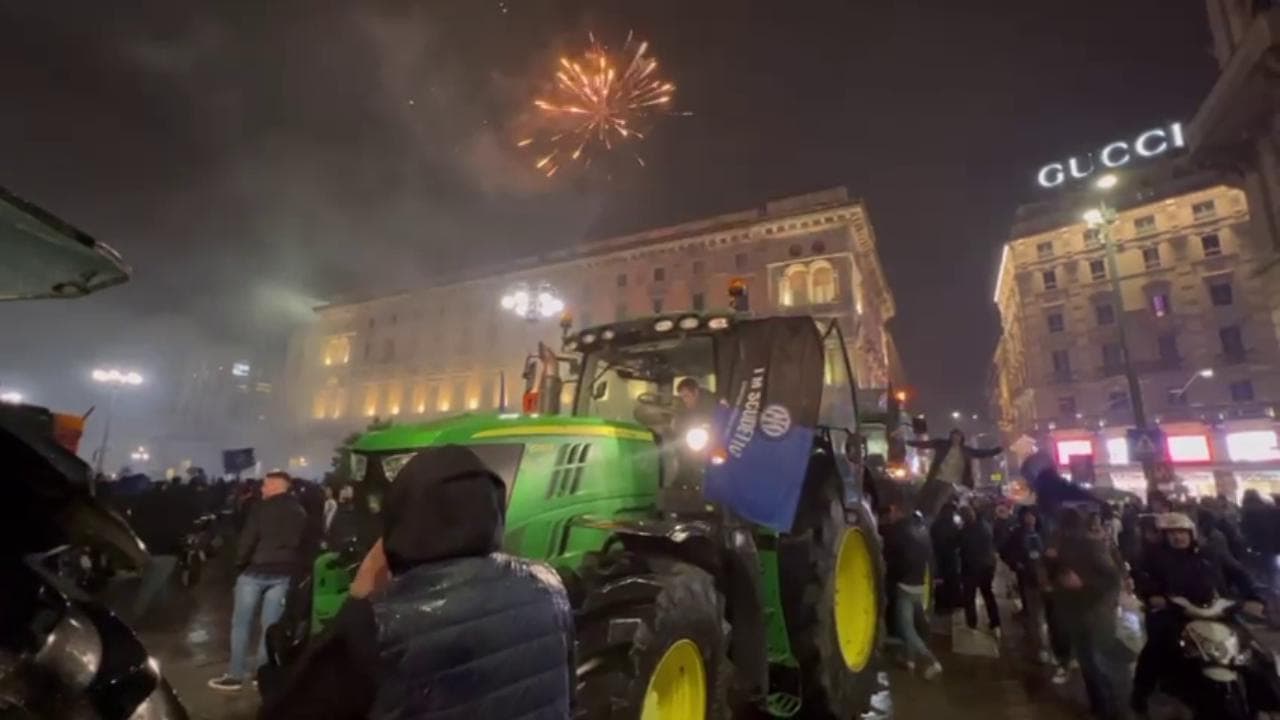 I trattori in piazza Duomo per la festa dello scudetto interista
