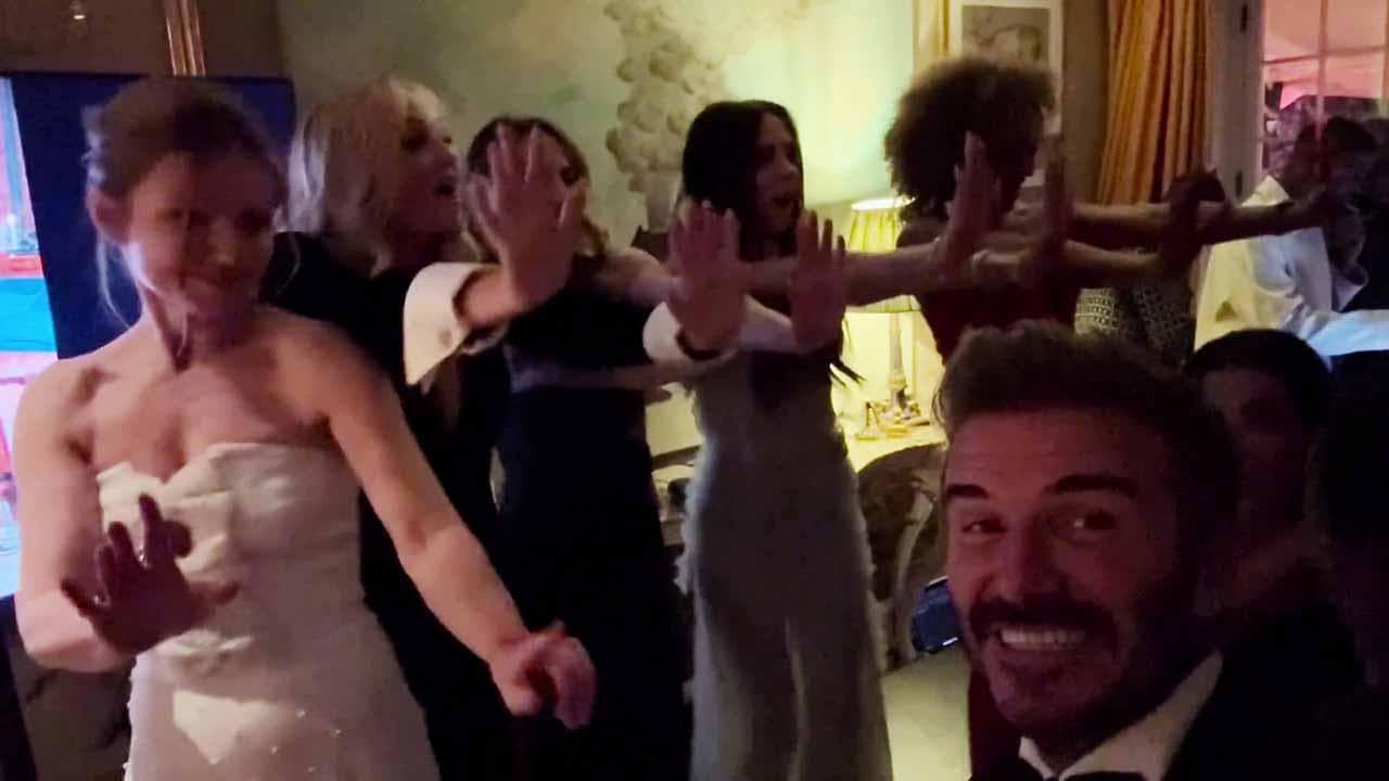 Londra, Victoria Adams compie 50 anni: Beckham posta il balletto con le altre Spice Girls