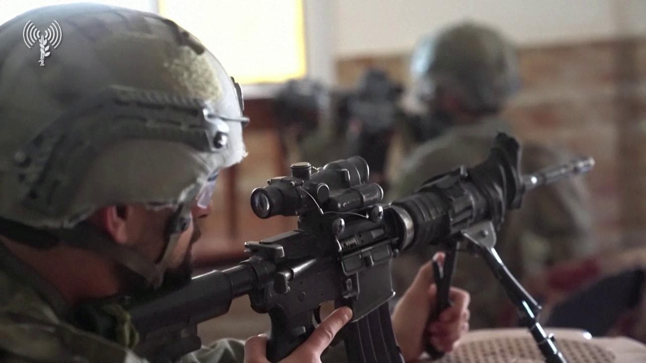 Il blitz dei militari israeliani al campo profughi di Tulkarem: "Uccisi 10 militanti palestinesi"