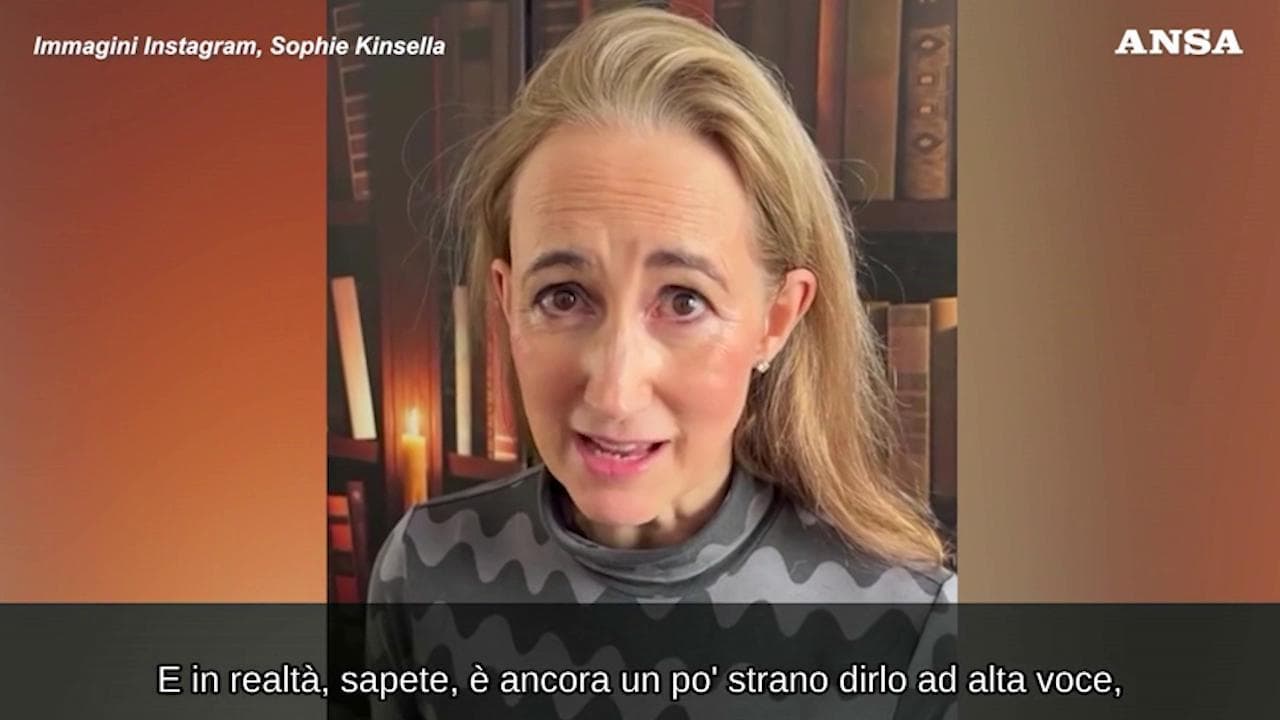 Sophie Kinsella ai fan dopo l'annuncio del cancro al cervello: "Sopraffatta dal vostro amore, insieme ce la faremo"