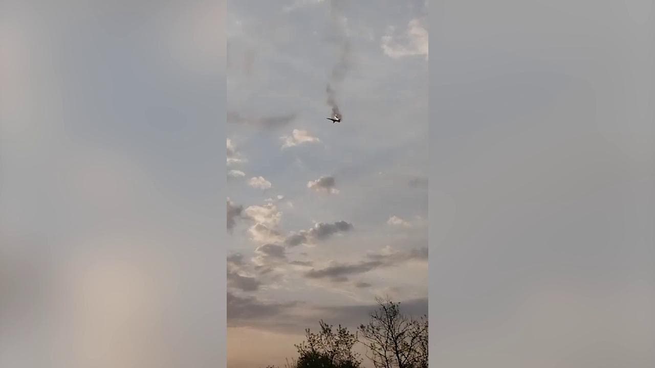 Bombardiere russo precipita nella regione di Stavropol, Kiev: "Lo abbiamo abbattuto". Mosca, "Caduto per un guasto"