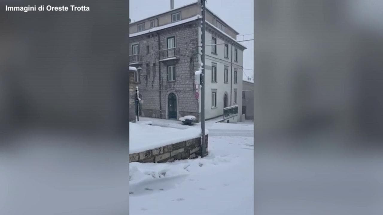 Clima, neve d'aprile in Molise, imbiancata Capracotta