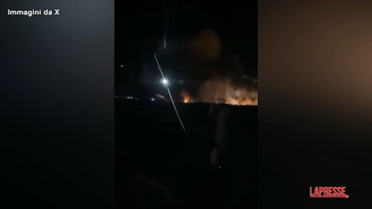Iraq, bombardata base militare: le immagini delle esplosioni nella notte