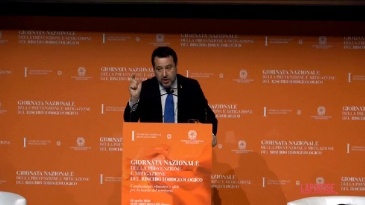 Ponte sullo Stretto, la replica di Salvini ad un contestatore: "Le mando la documentazione"