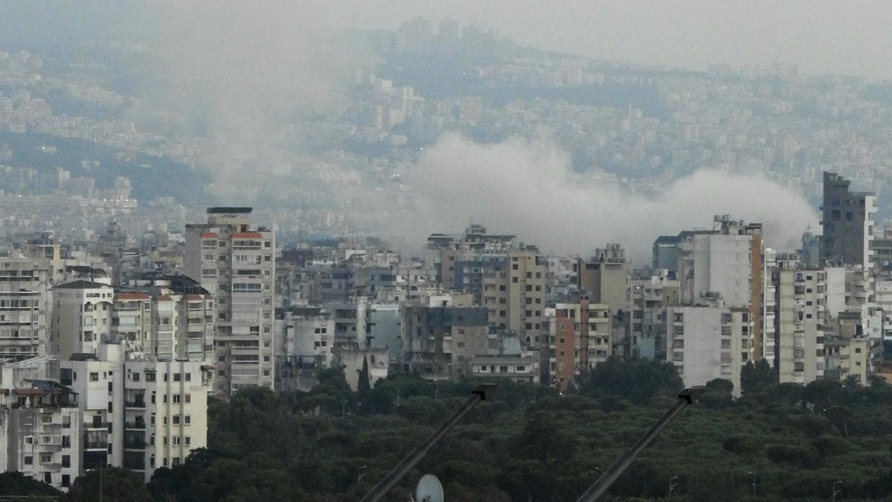 Raid israeliano a Beirut, una grande nuova di polvere si alza sulla roccaforte di Hezbollah