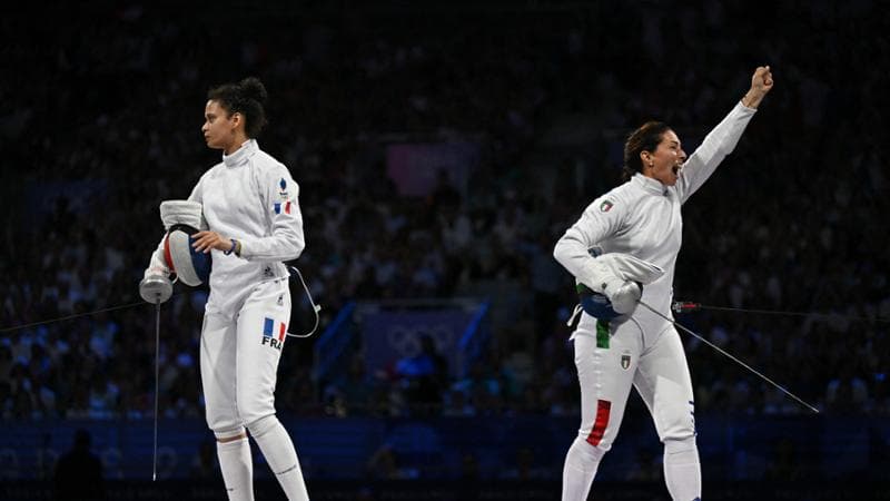 Olimpiadi di Parigi 2024, le news di oggi: Italia oro a squadre nella spada a squadre femminile, le Fate della ginnastica artistica conquistano un argento storico. Paltrinieri bronzo negli 800 sl. Fuori Jasmine Paolini e Irma Testa