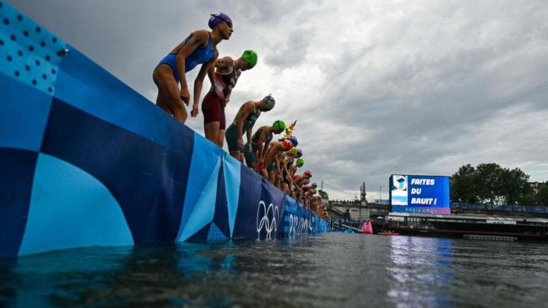 Le atlete del triathlon prima della partenza