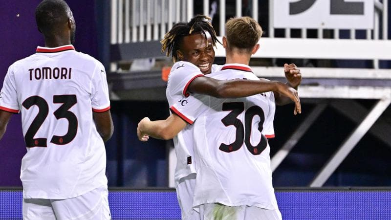 Chukwueze festeggiato dopo il gol