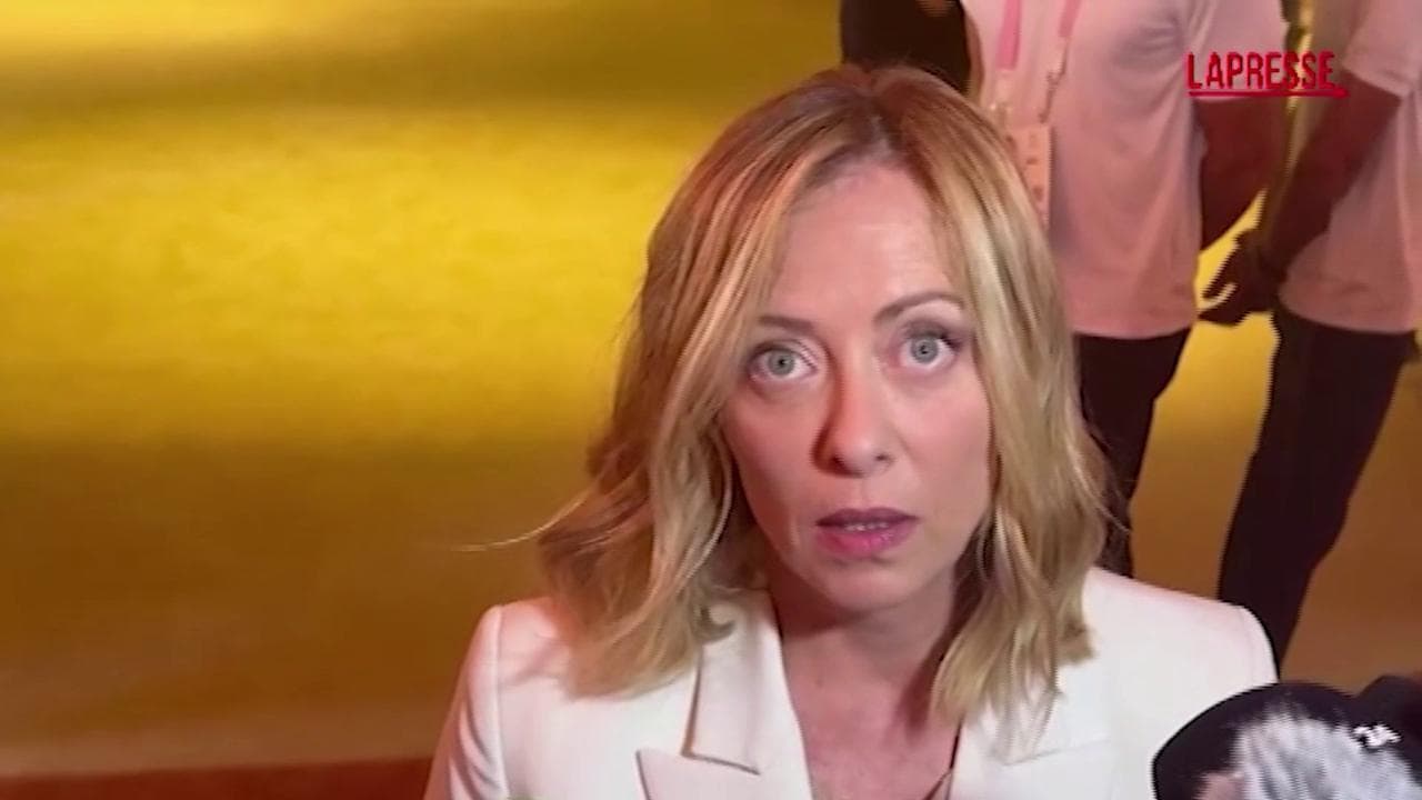 Parigi 2024, la premier Meloni da Casa Italia difende Carini: "Contro Khelif non è un incontro ad armi pari"