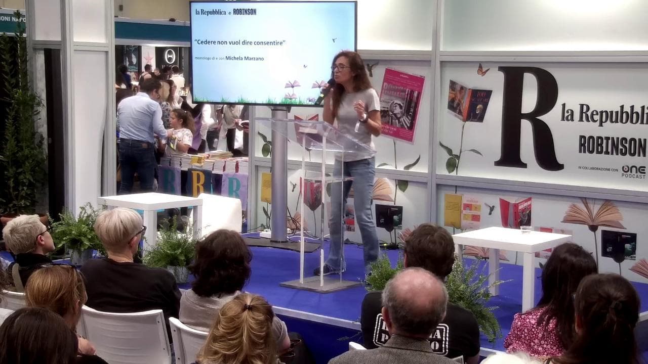 Arena Robinson - Cedere non vuol dire consentire: il monologo di Michela Marzano