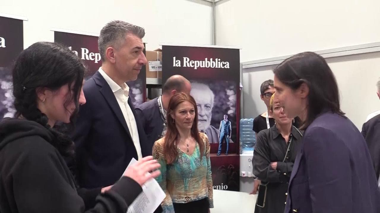 Arena Robinson, l'incontro tra Elena Cecchettin ed Elly Schlein: "Grazie per quello che state facendo"