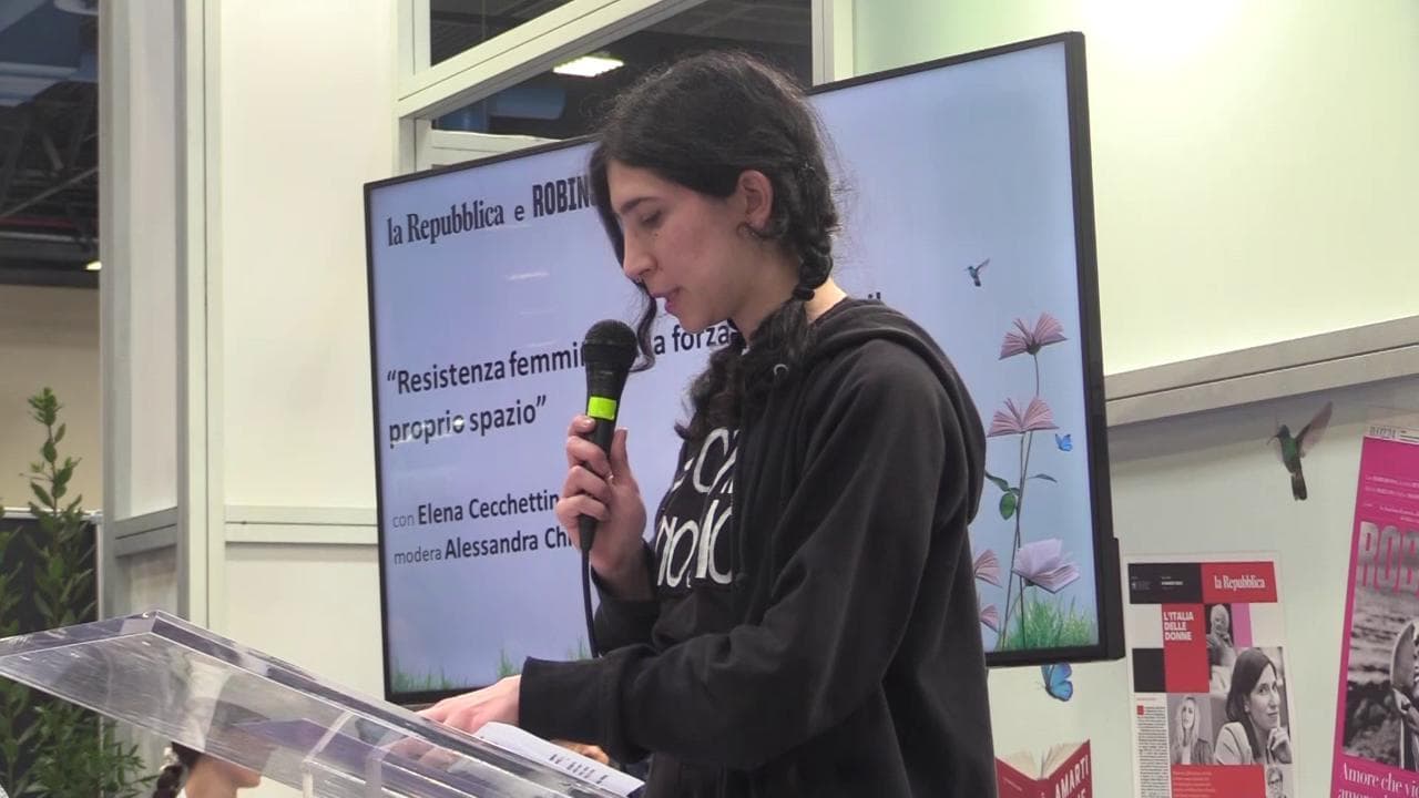 Il monologo di Elena Cecchettin all'Arena Robinson: "La lotta contro la violenza è una lotta per la libertà"