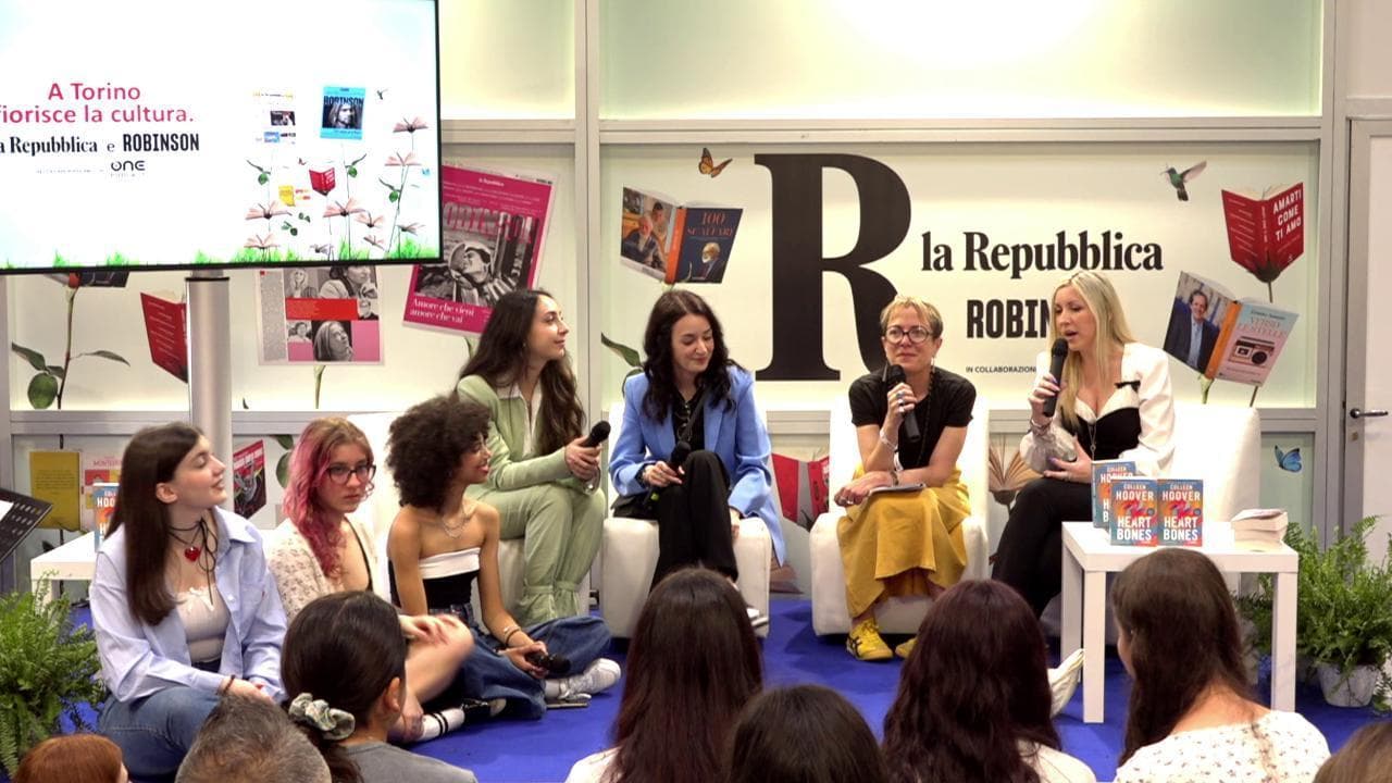 Arena Robinson - Colleen Hoover e noi: la rivincita del romance. Il nuovo libro di Robinson