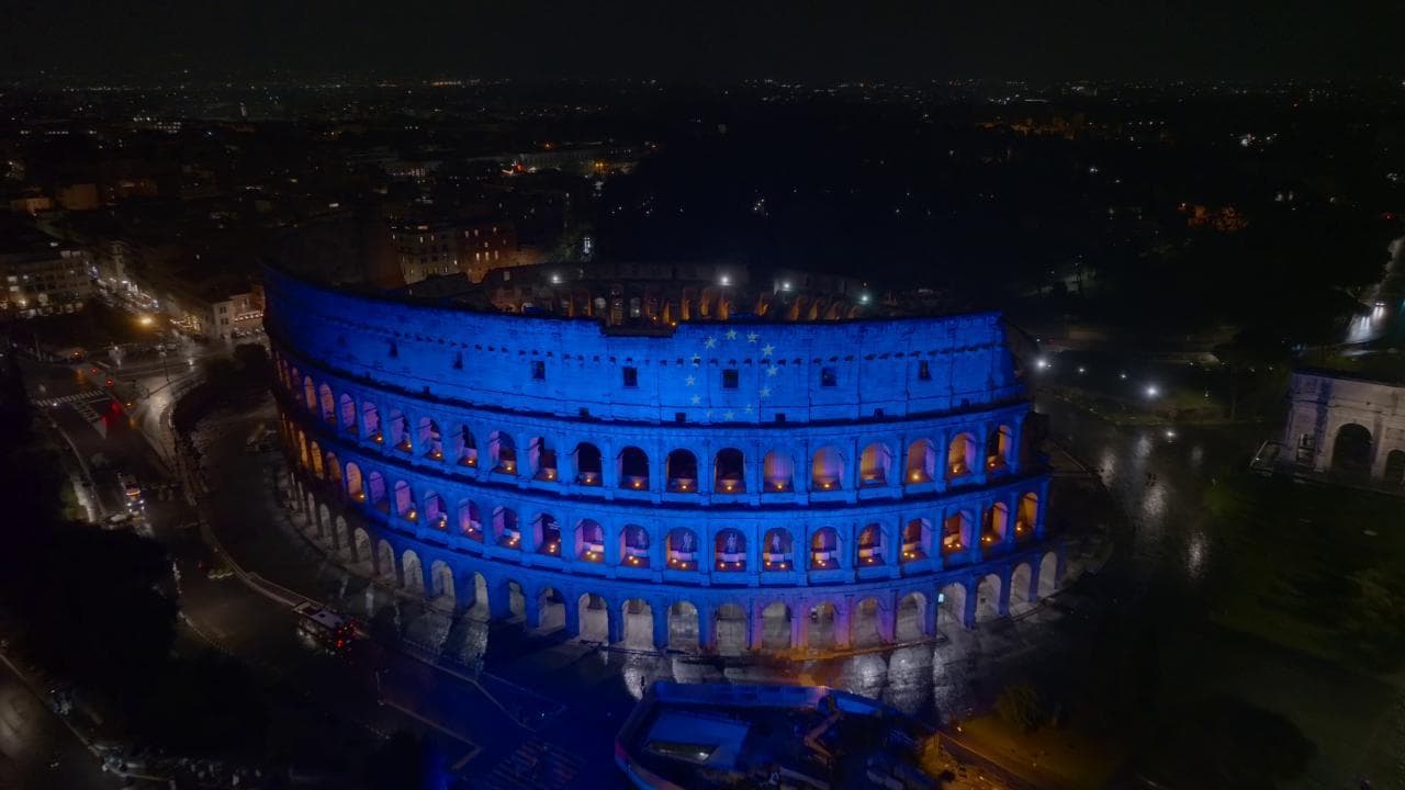 Dal Colosseo alla Mole Antonelliana, i monumenti italiani illuminati per la Giornata dell'Europa