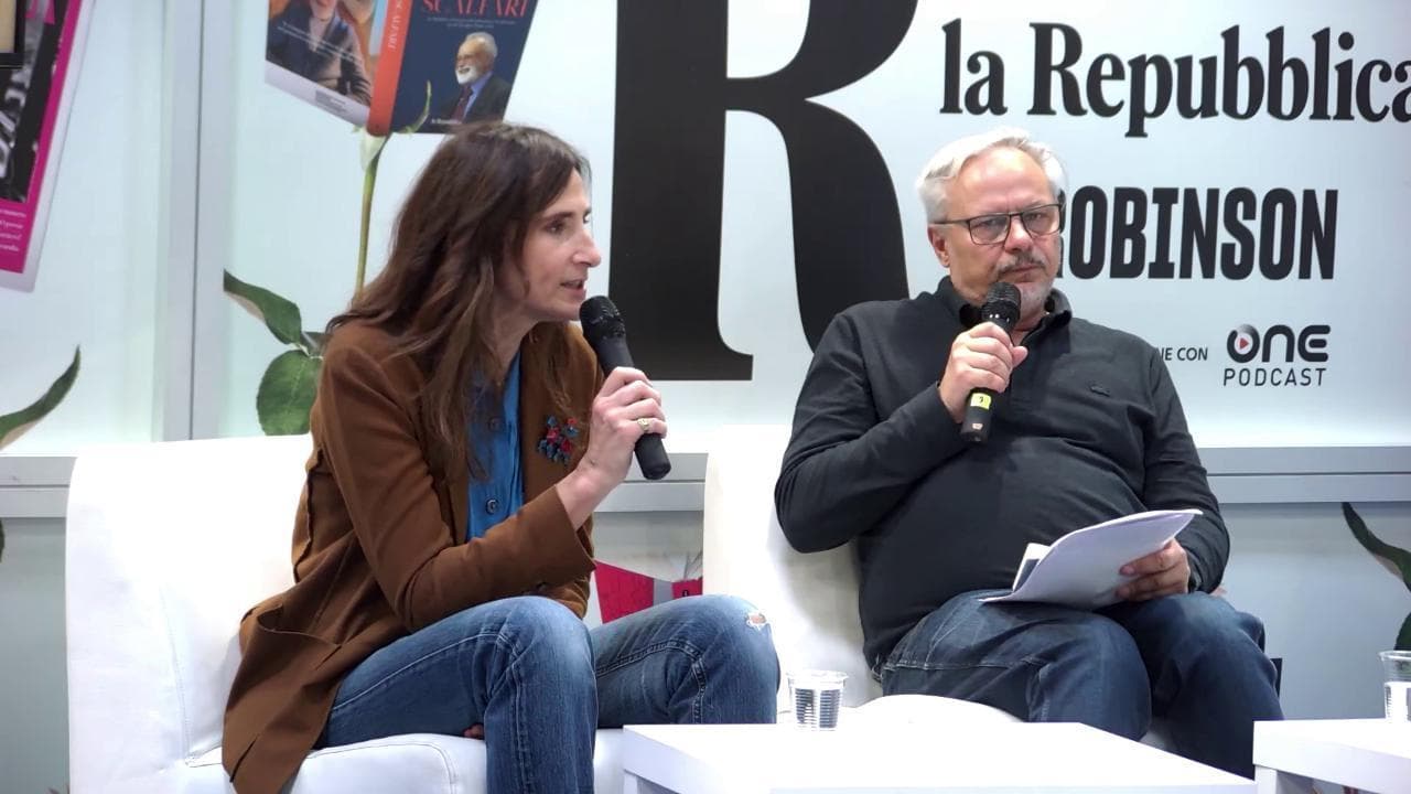 Arena Robinson - Sara Colaone: "Togliersi gli occhiali per disegnare l'invisibile"