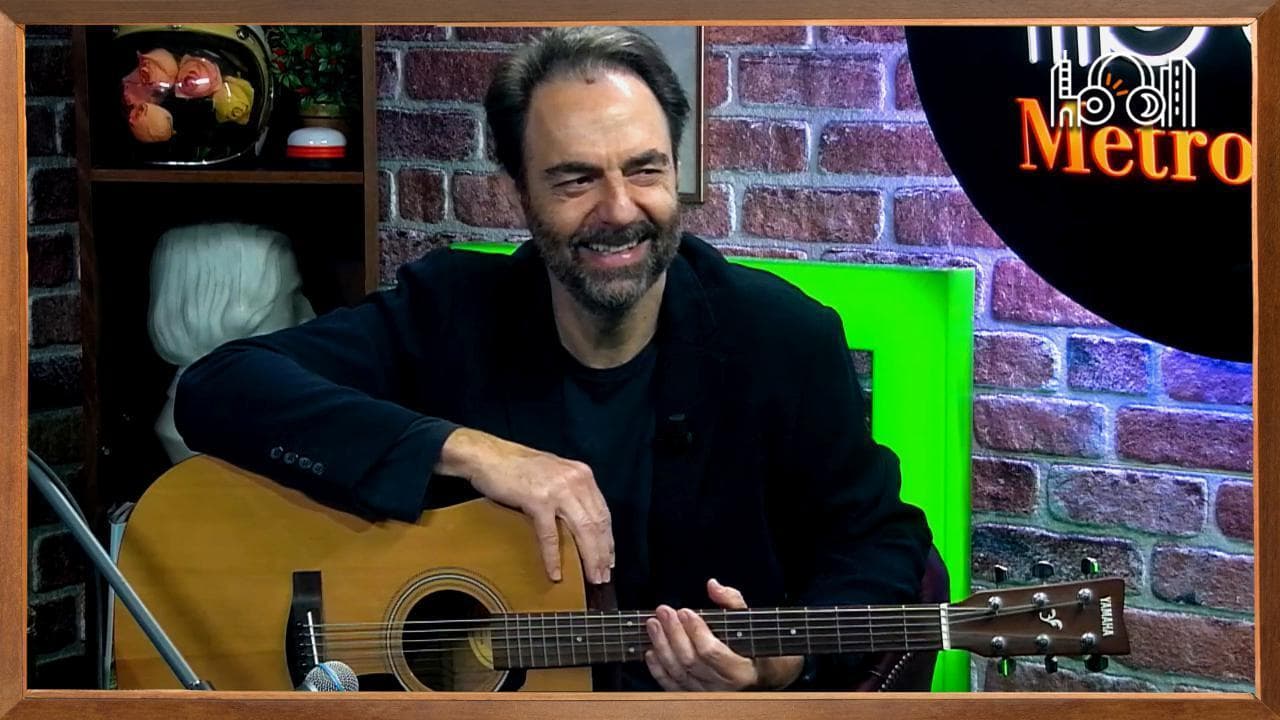 Metropolis Extra/543 - Neri Marcorè, chitarra risate e racconti: "Io timido come il mio Zamora, ma sognavo il tennis"