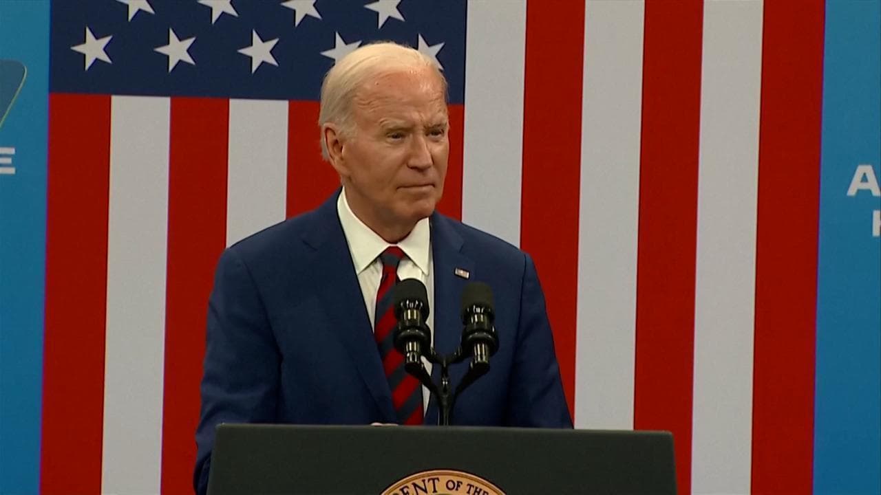 Manifestanti filopalestinesi interrompono Biden chiedendogli di Gaza. Il presidente: "Dicono una cosa giusta"