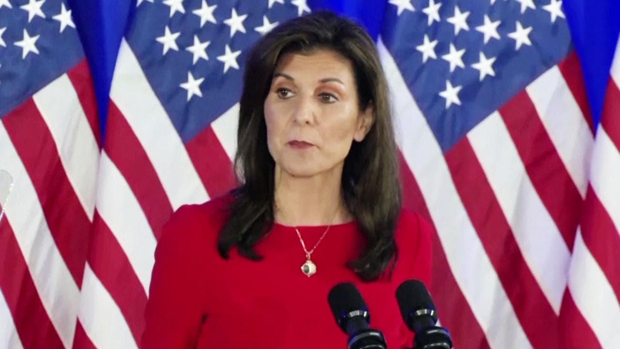 Nikki Haley si ritira dalla corsa per la nomination dei Repubblicani: "Sospendo la mia campagna"